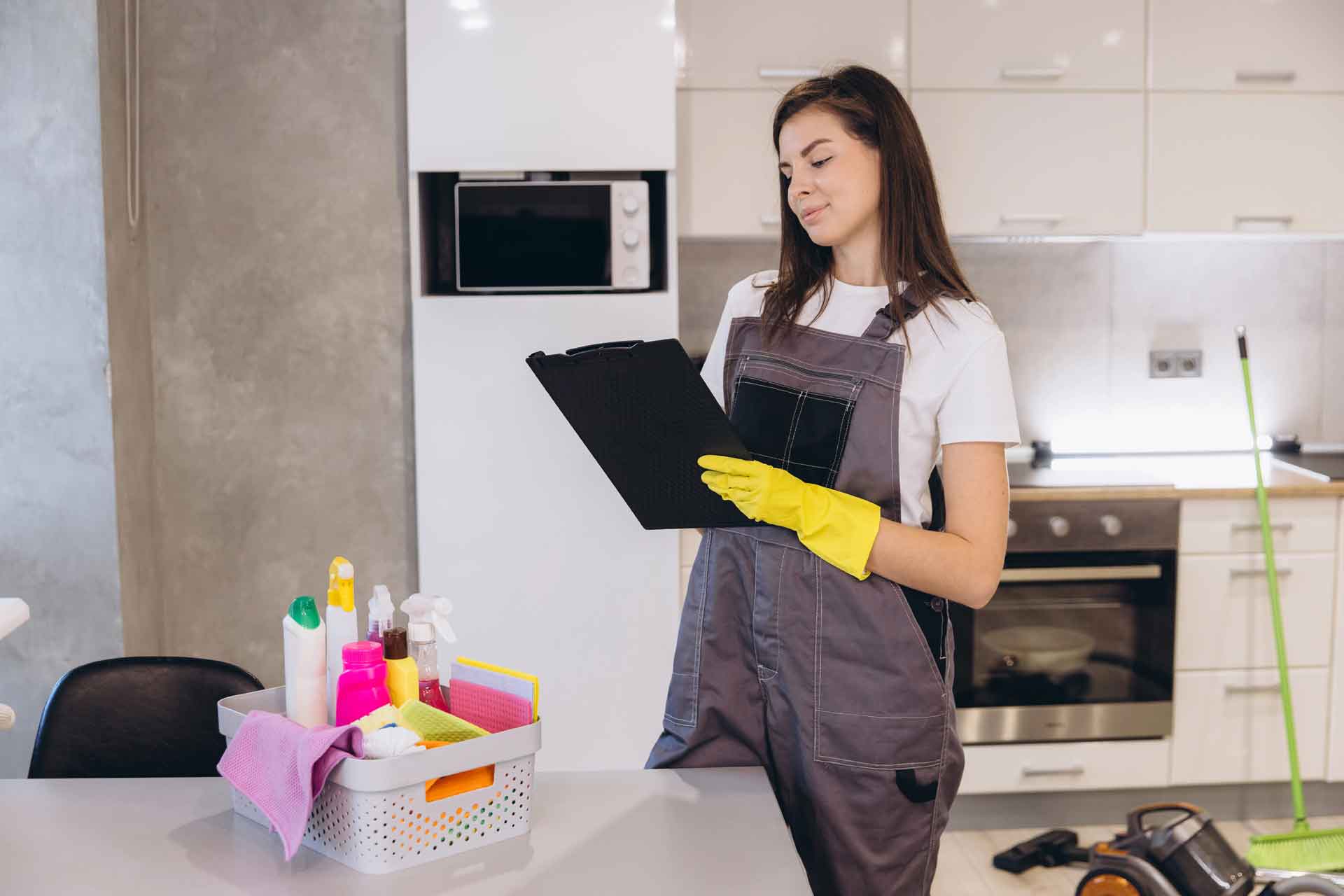 star-cleaning-group-professional-cleaning-lady-wearing-yellow-gloves-grey-uniform-checking-list